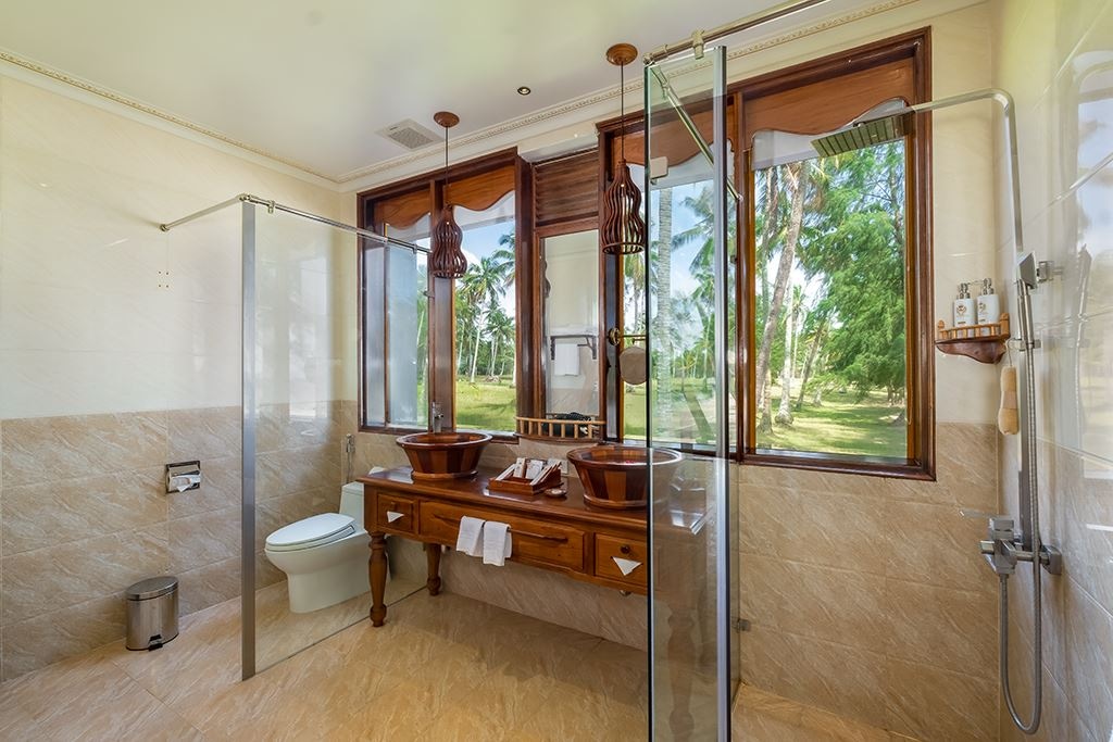 rooms-deluxe-partial-sea-view-triple-with-balcony-no-extra-bed