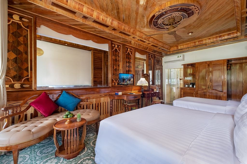 rooms-deluxe-partial-sea-view-triple-with-balcony-no-extra-bed