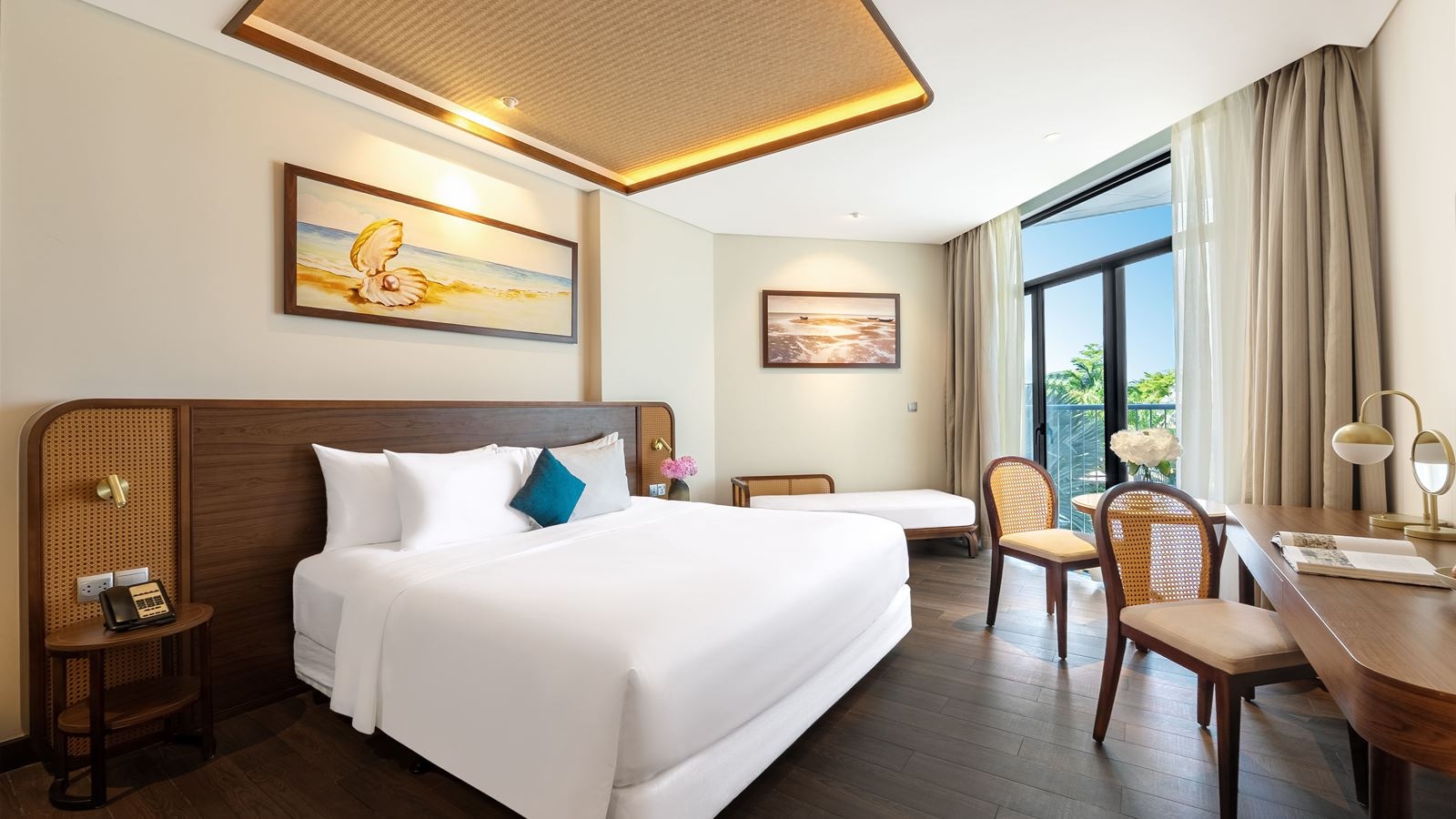 rooms-deluxe-king-with-pool-view-child-without-extra-bed