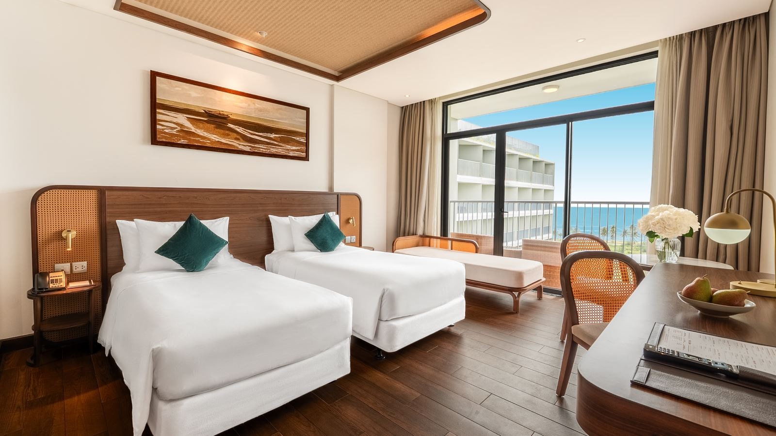 rooms-premier-deluxe-king-partial-sea-view