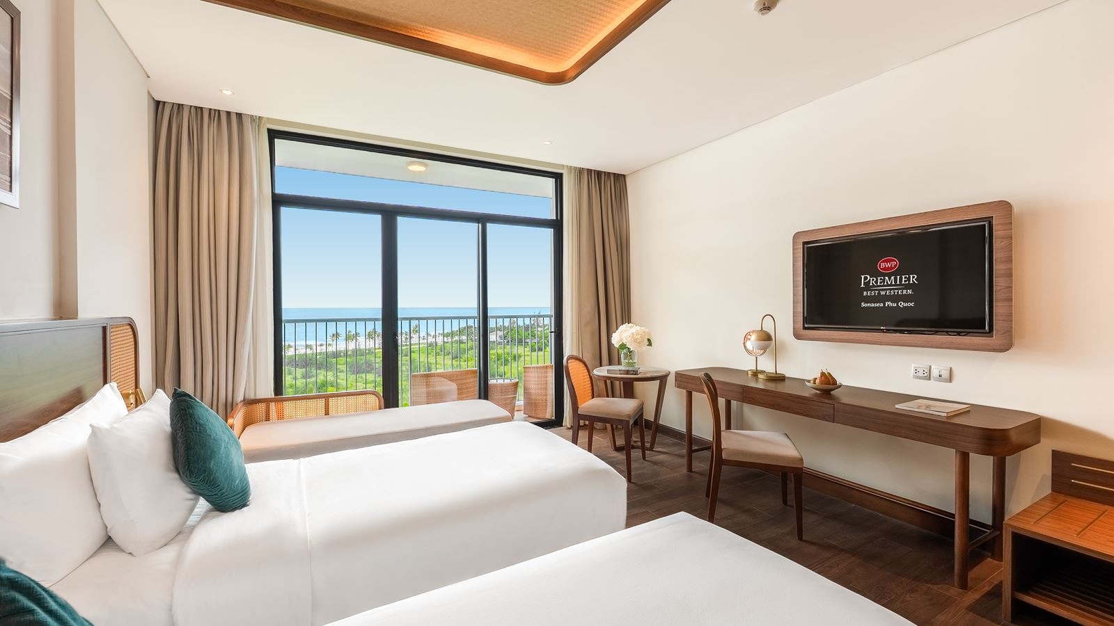 rooms-premier-deluxe-king-partial-sea-view-child-without-extra-bed