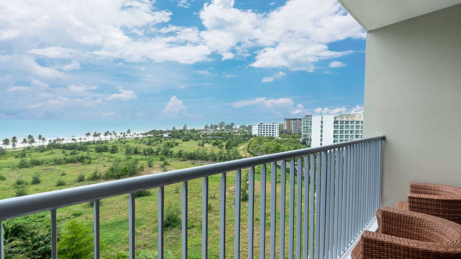 rooms-premier-deluxe-king-partial-sea-view-child-without-extra-bed