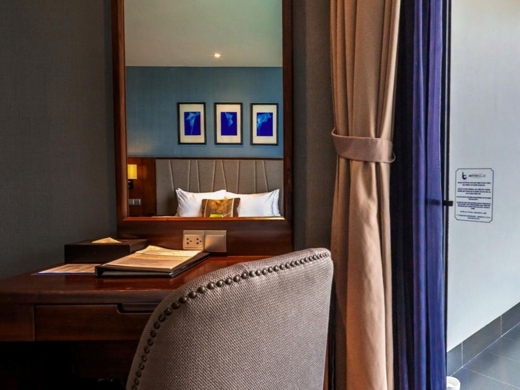 rooms-deluxe-partial-seaview-with-balcony-child-without-extra-bed