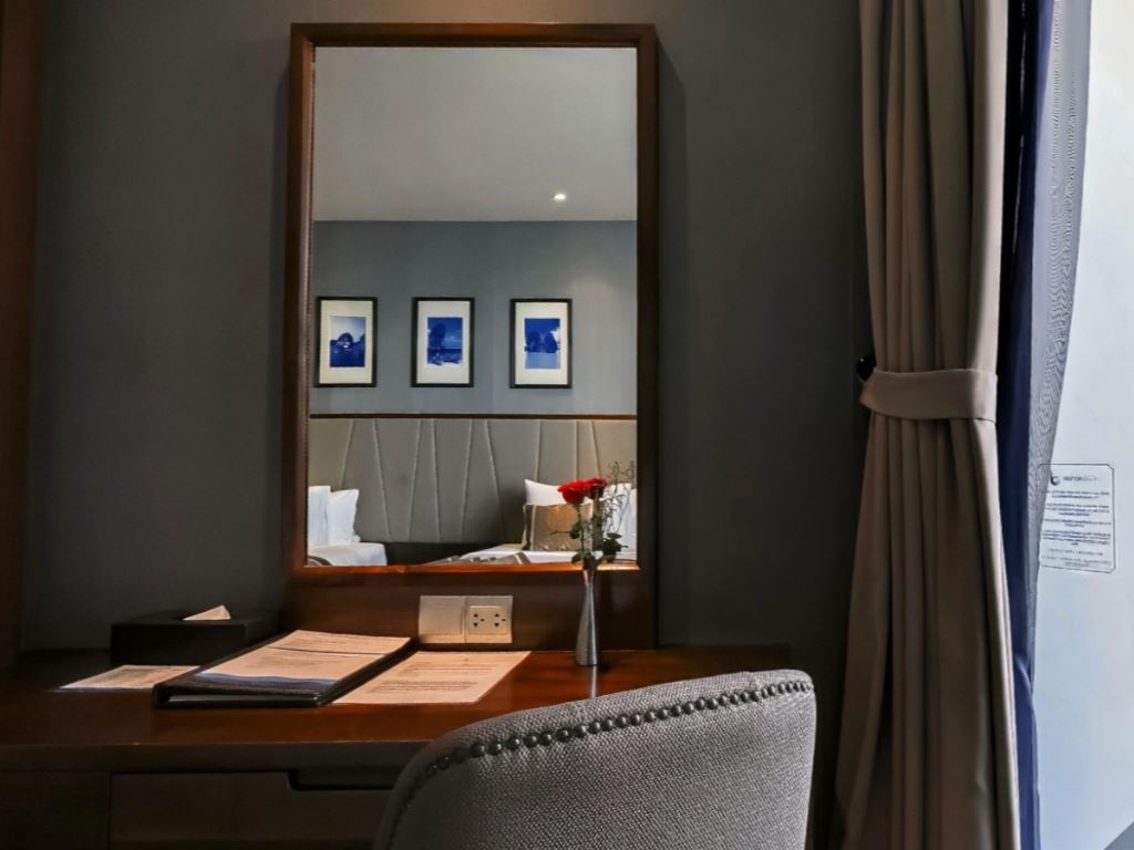 rooms-deluxe-ocean-view-with-balcony