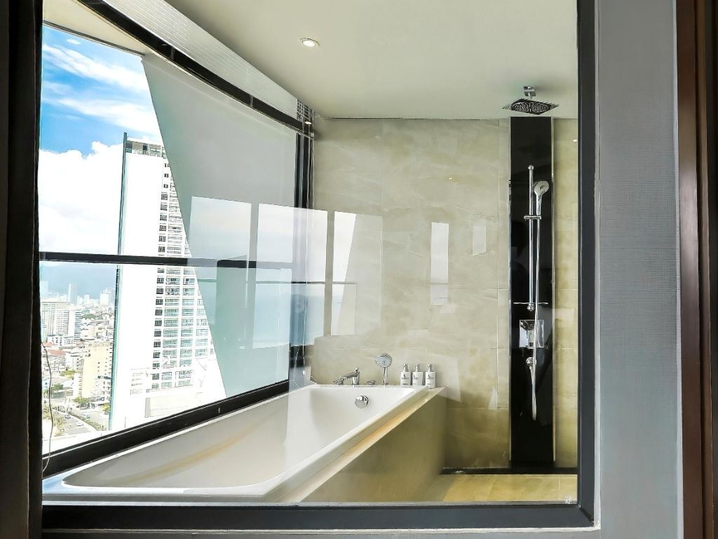 rooms-pacific-triple-with-balcony