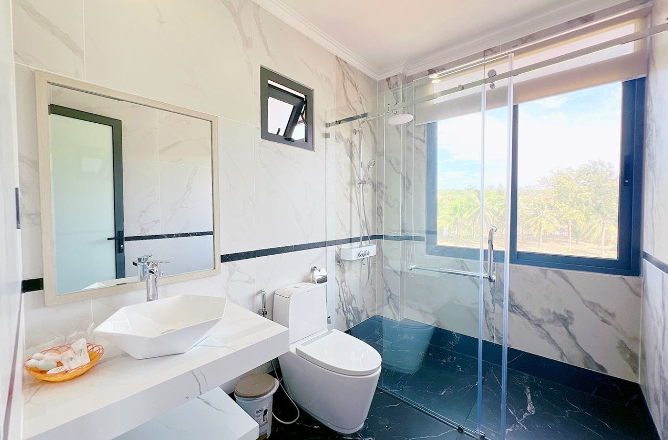 rooms-deluxe-room-with-balcony