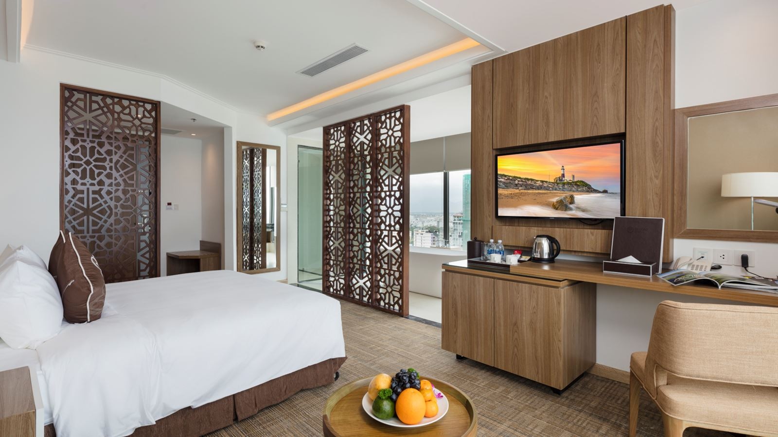 rooms-comodo-suite-ocean-view-with-balcony
