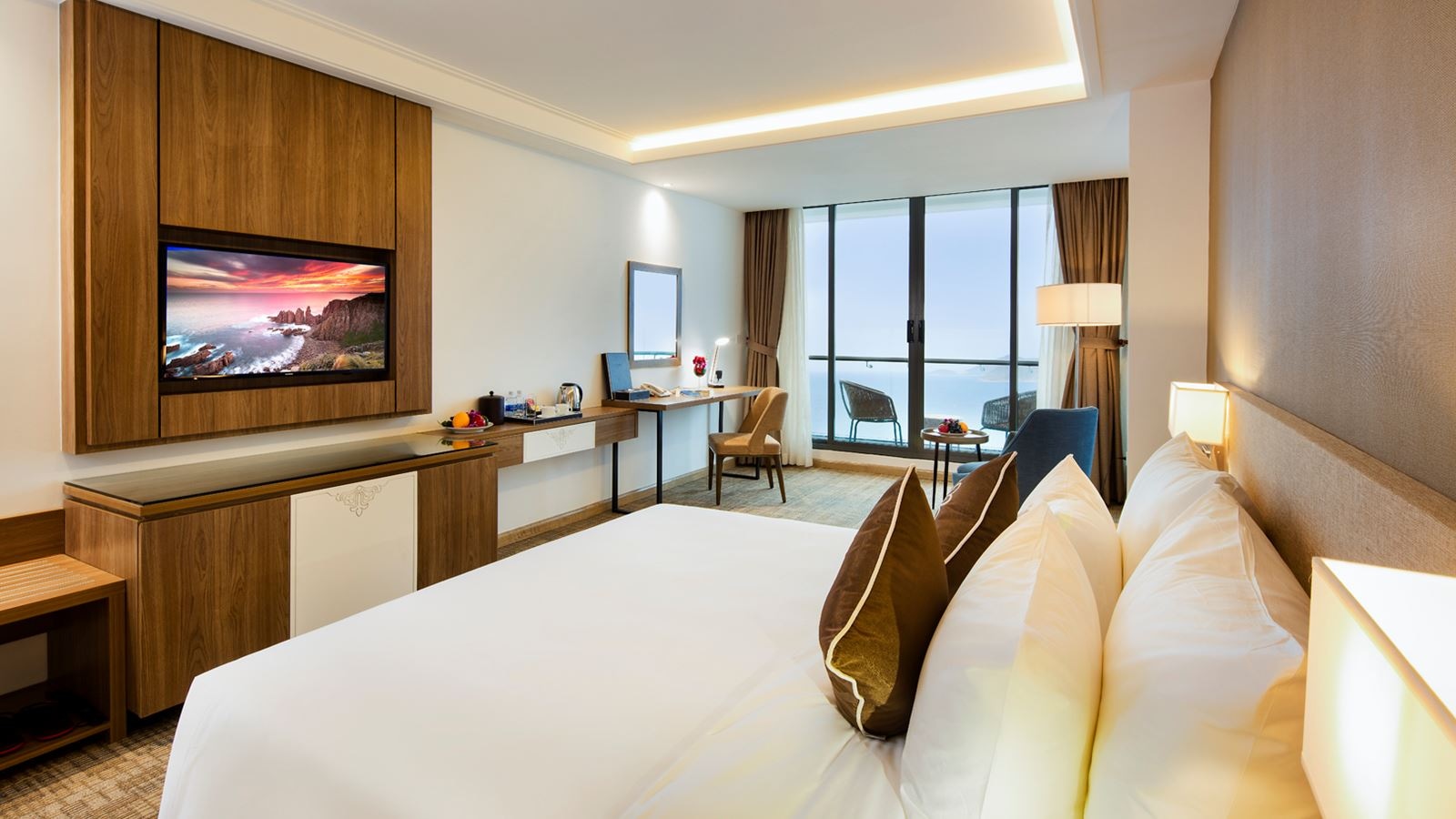 rooms-premier-deluxe-ocean-view-with-balcony