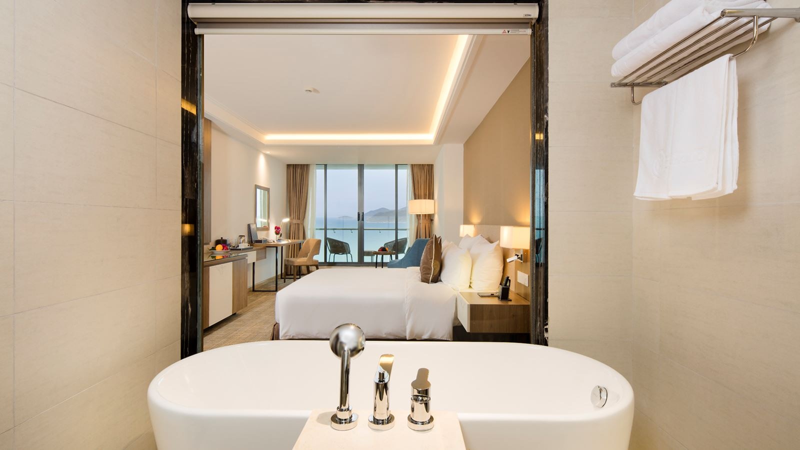 rooms-premier-deluxe-ocean-view-with-balcony-child-without-extra-bed