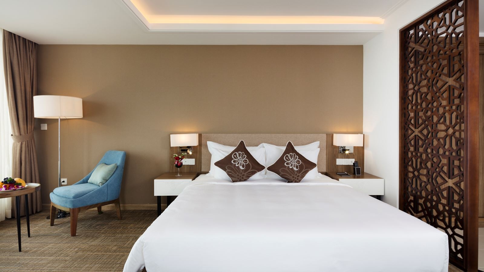 rooms-comodo-suite-ocean-view-with-balcony