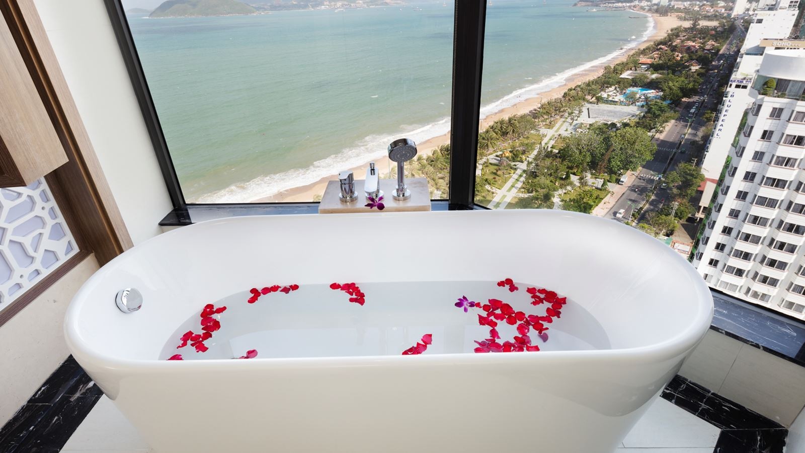 rooms-comodo-suite-panaroma