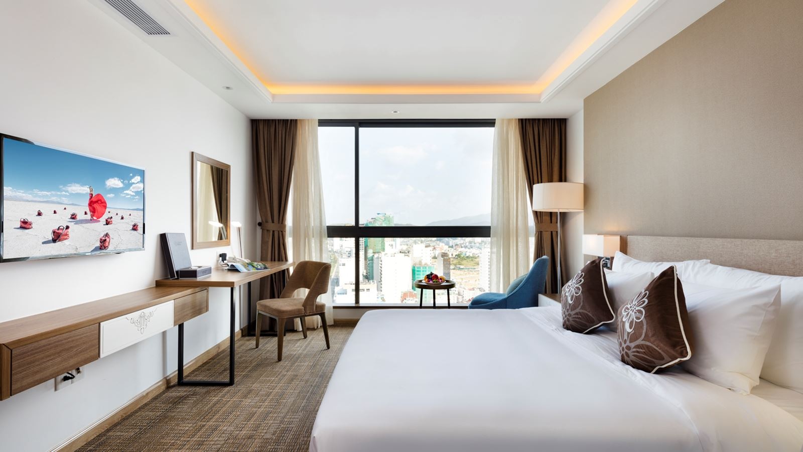 rooms-comodo-grand-suite-sea-view-with-balcony