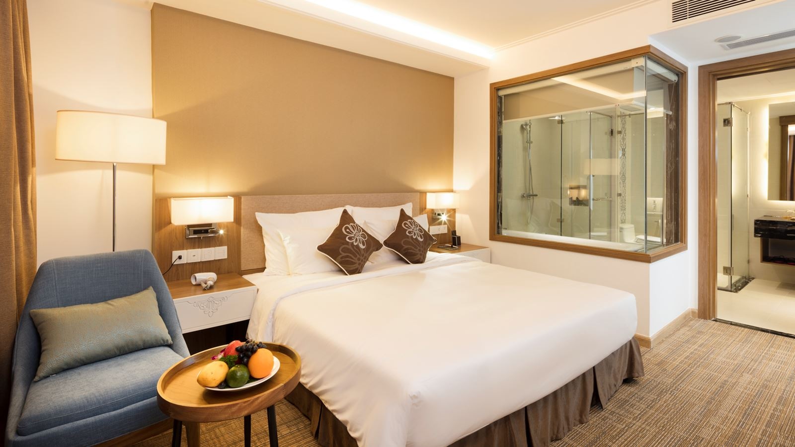 rooms-comodo-grand-suite-sea-view-with-balcony