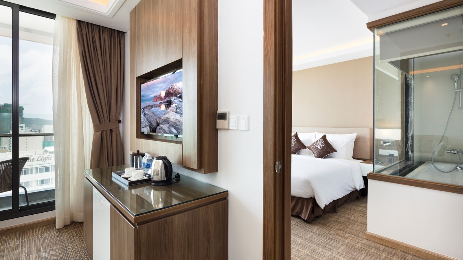 rooms-comodo-grand-suite-sea-view-with-balcony-child-without-extra-bed