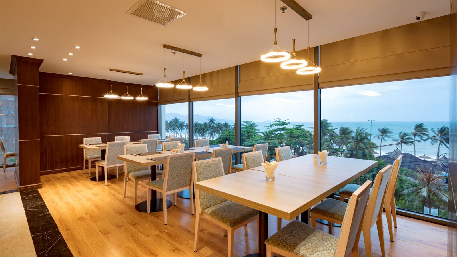 restaurants-restaurant