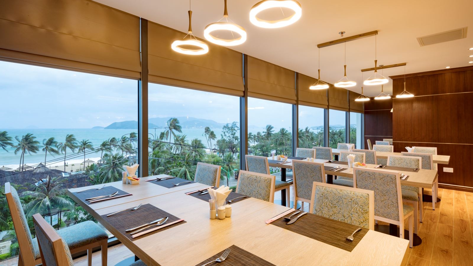 restaurants-restaurant