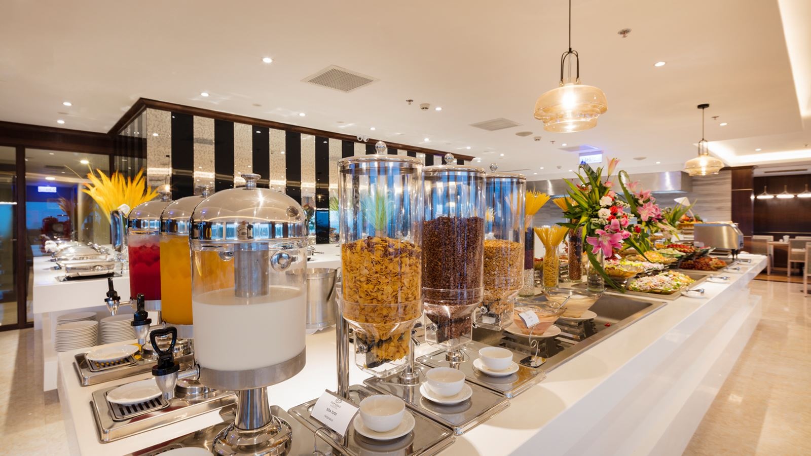 restaurants-restaurant