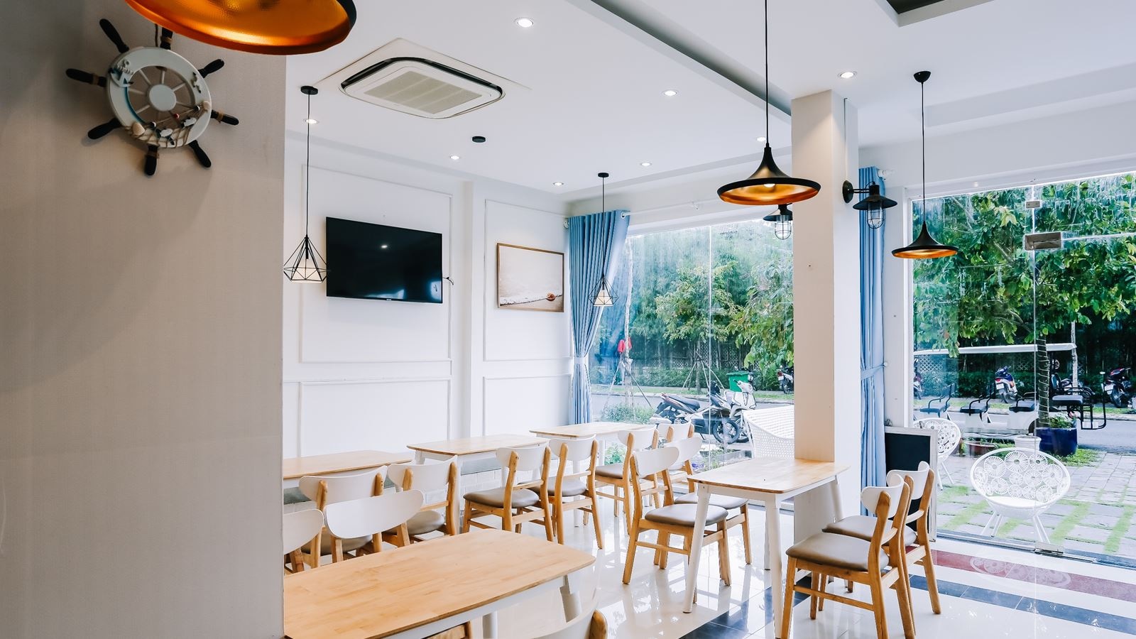 restaurants-restaurant