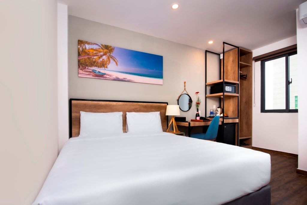 rooms-deluxe-room-with-window