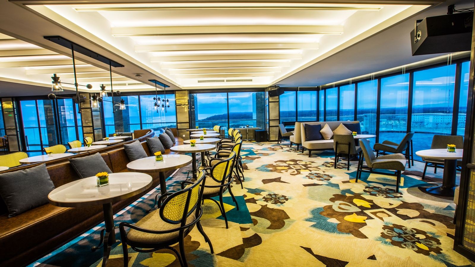 bars-latitude-rooftop-bar