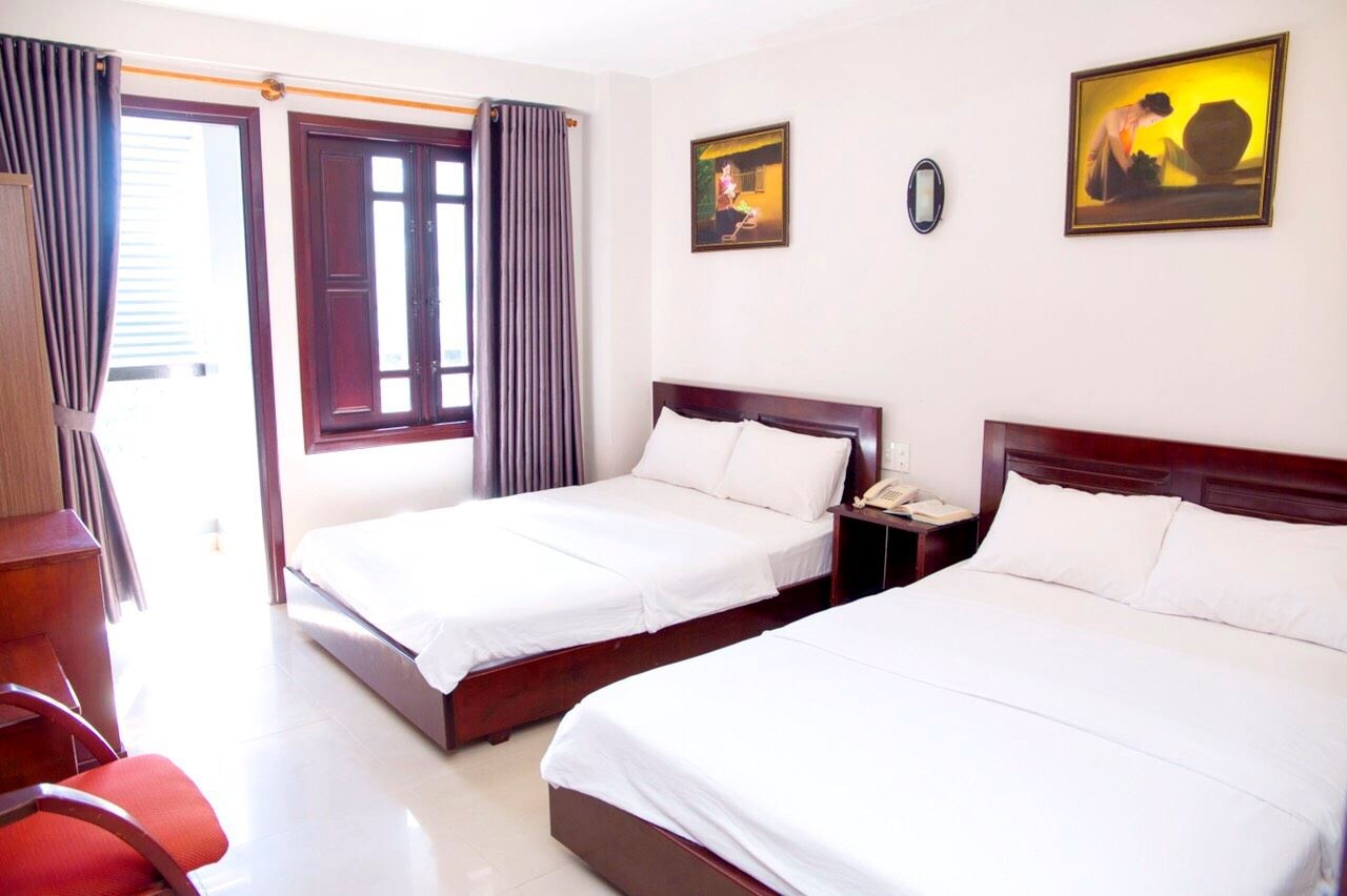 rooms-room-deluxe-city-balcony