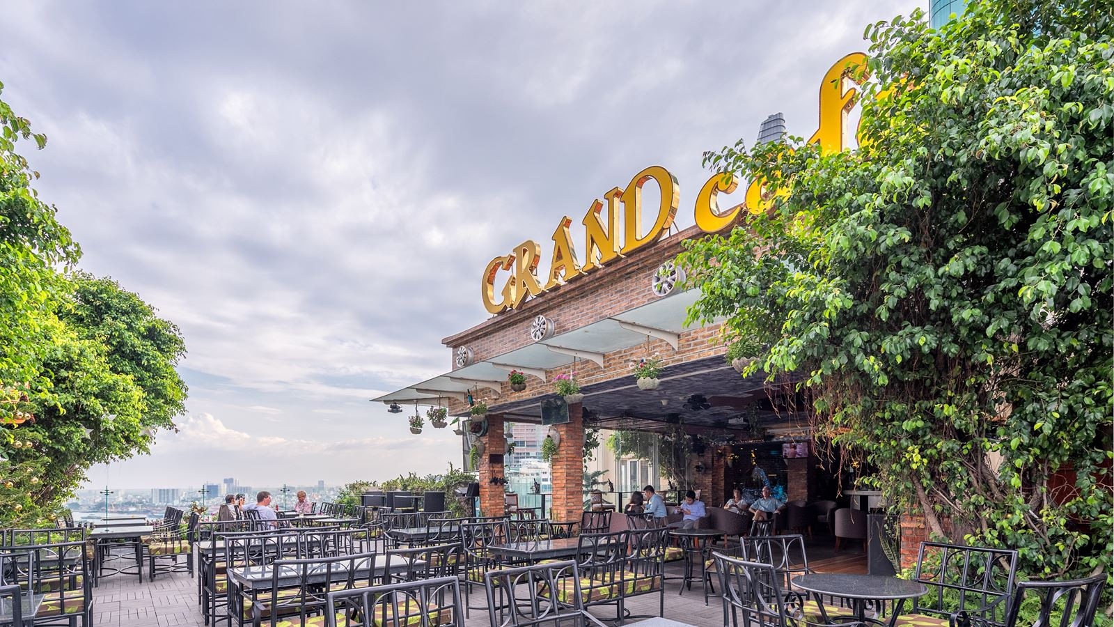 bars-rooftop-grand-lounge