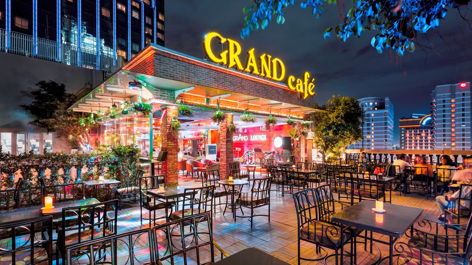 bars-rooftop-grand-lounge