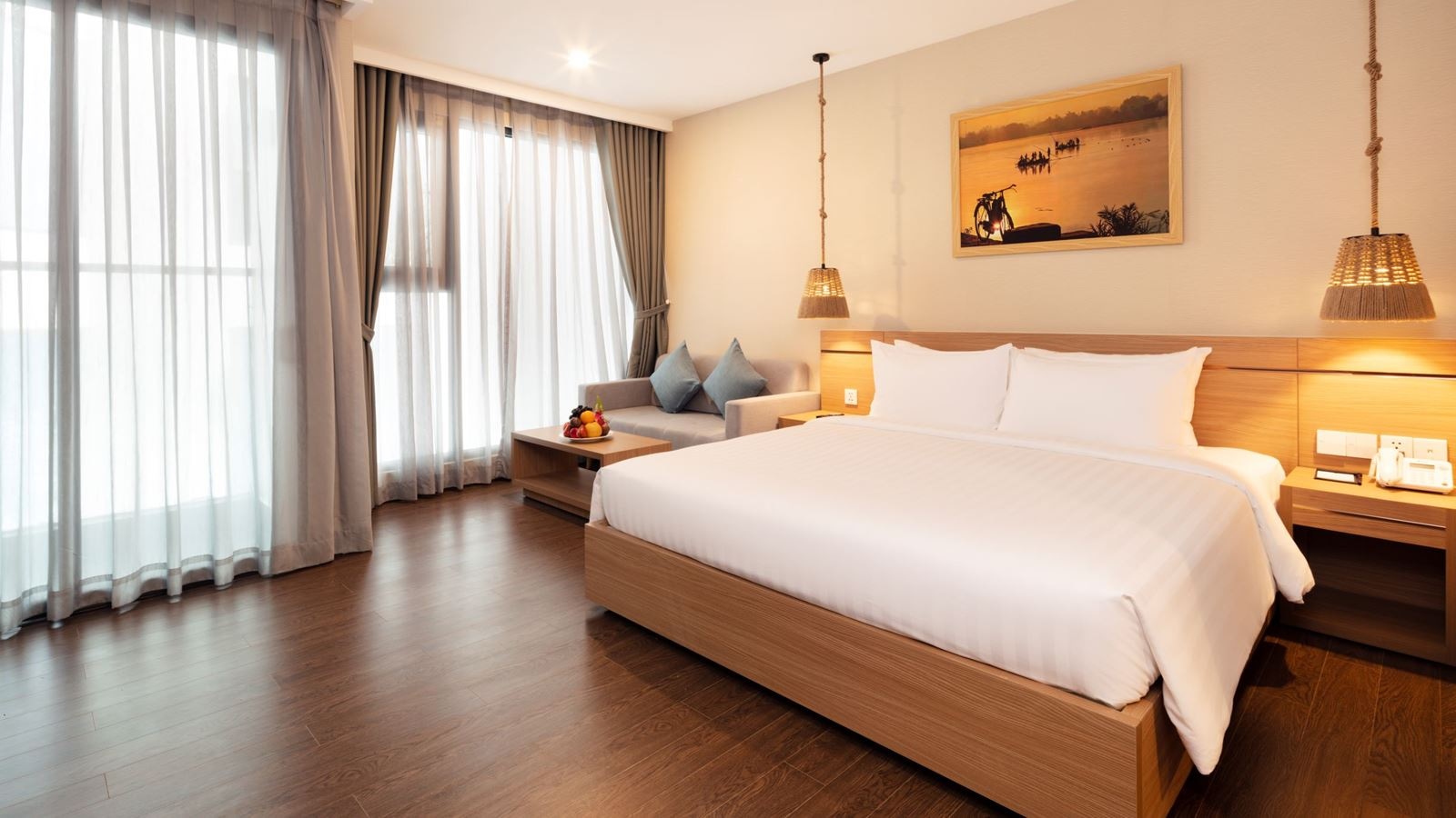 rooms-deluxe-city-view-with-balcony