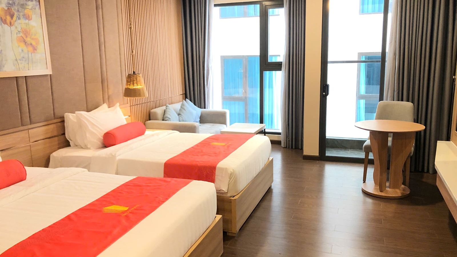 rooms-superior-with-french-balcony