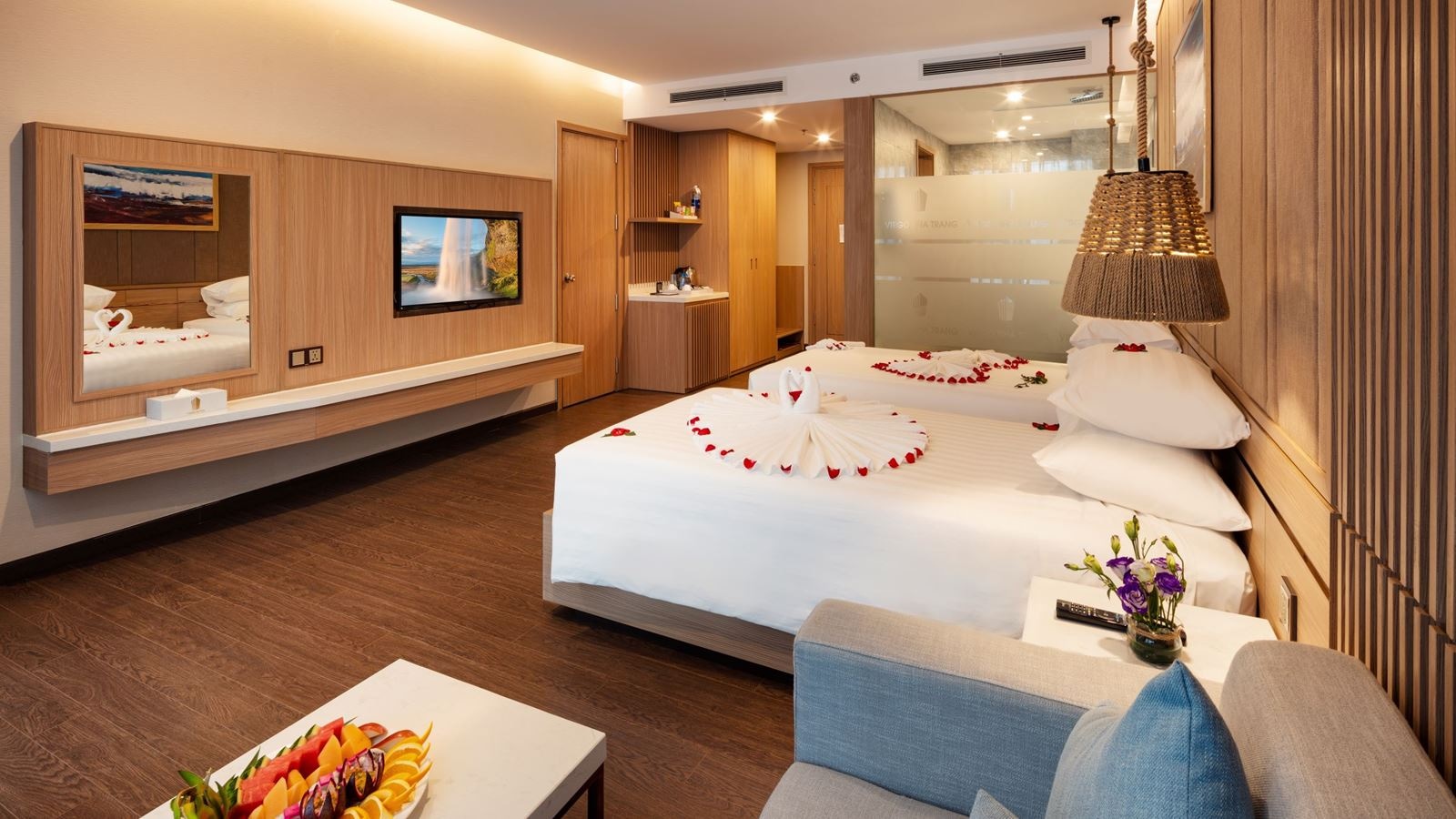 rooms-superior-with-french-balcony