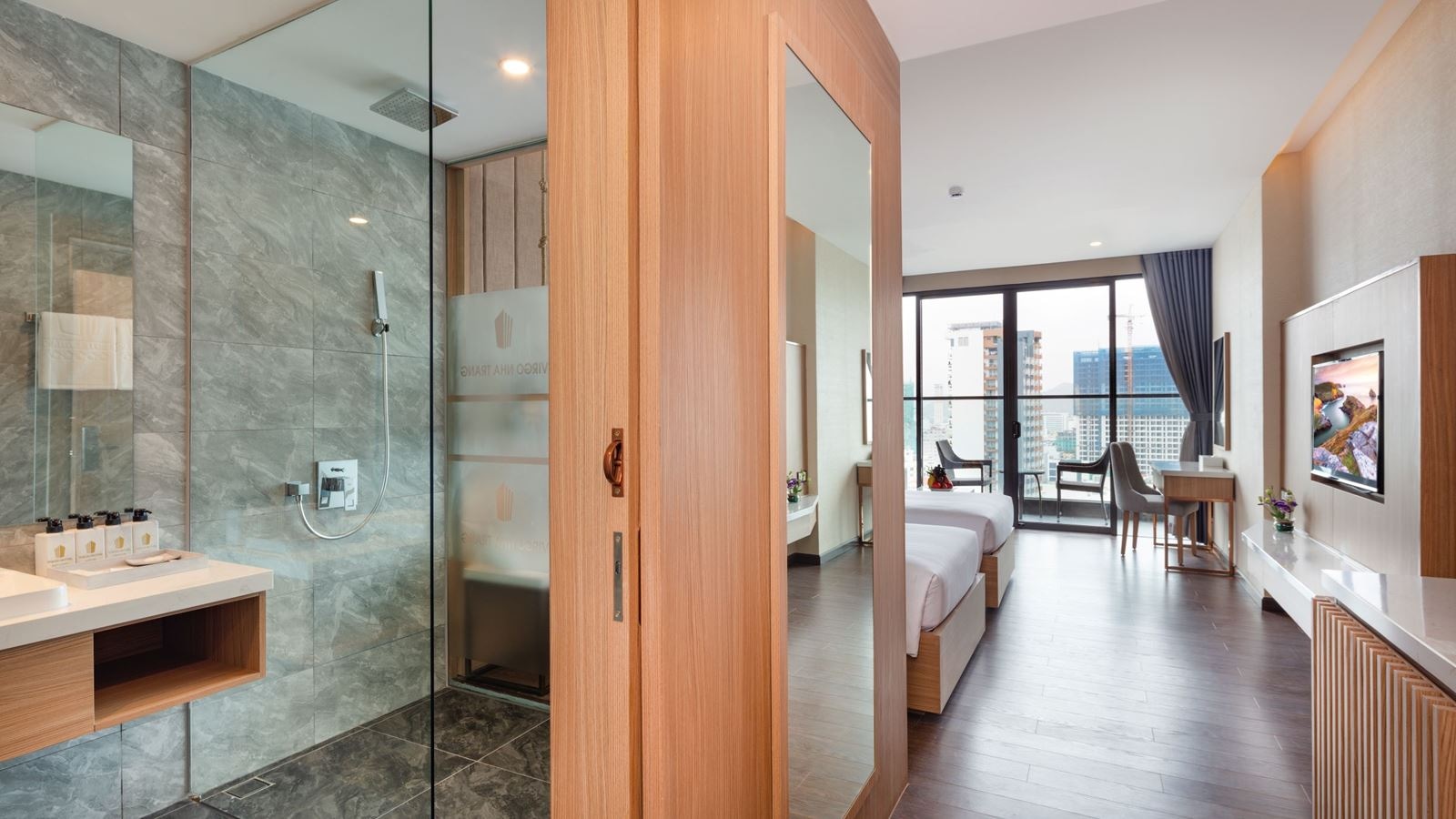 rooms-deluxe-partial-seaview-with-balcony-child-without-extra-bed