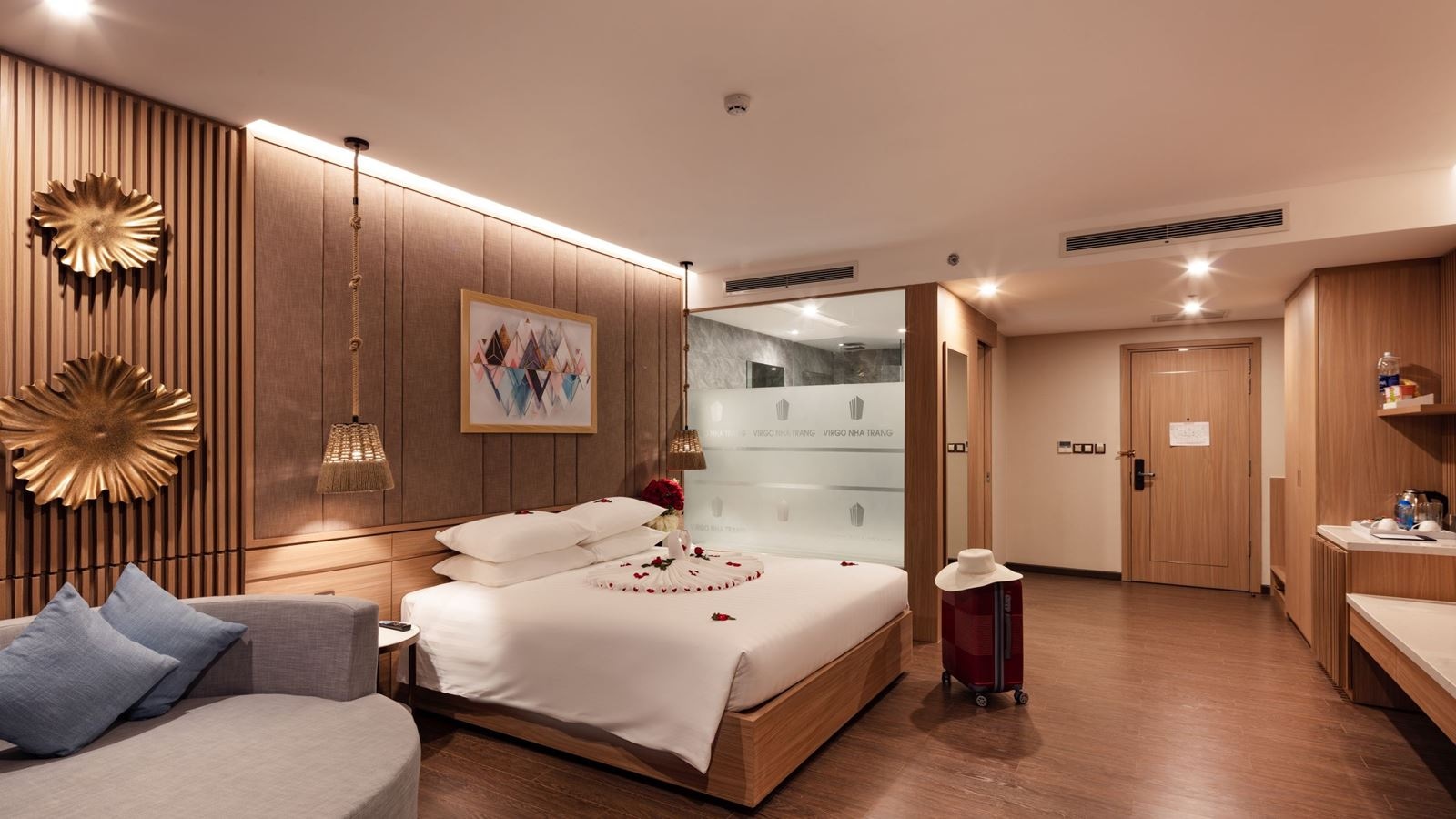 rooms-deluxe-partial-seaview-with-balcony-child-without-extra-bed