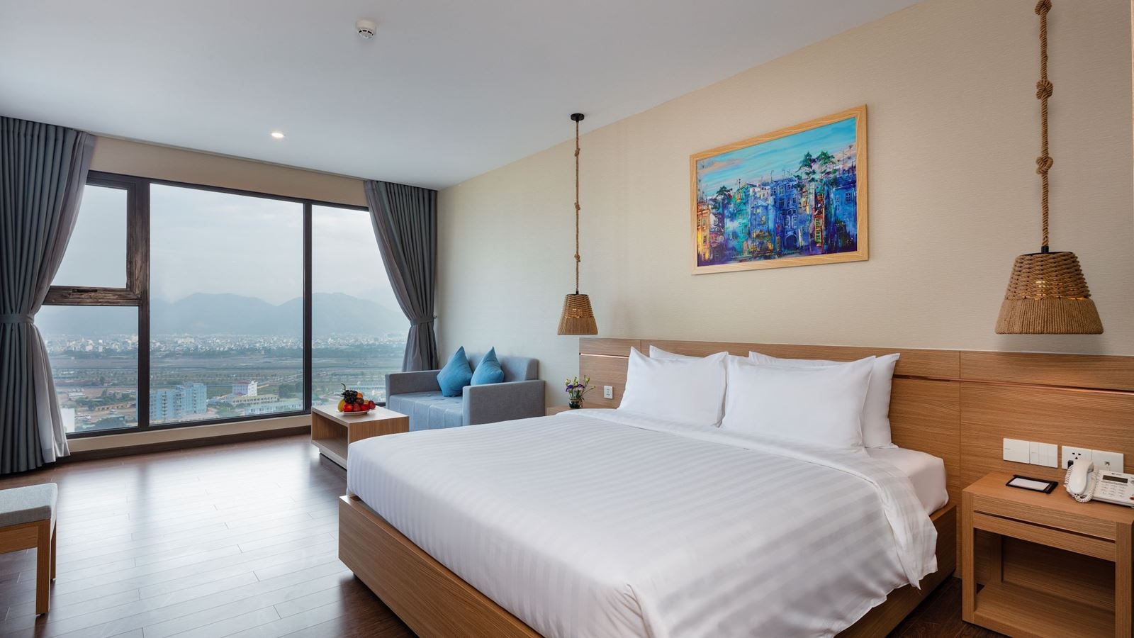 rooms-deluxe-city-view-with-balcony-child-without-extra-bed