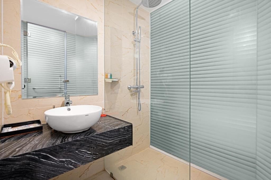 rooms-deluxe-honeymoon-partial-sea-view