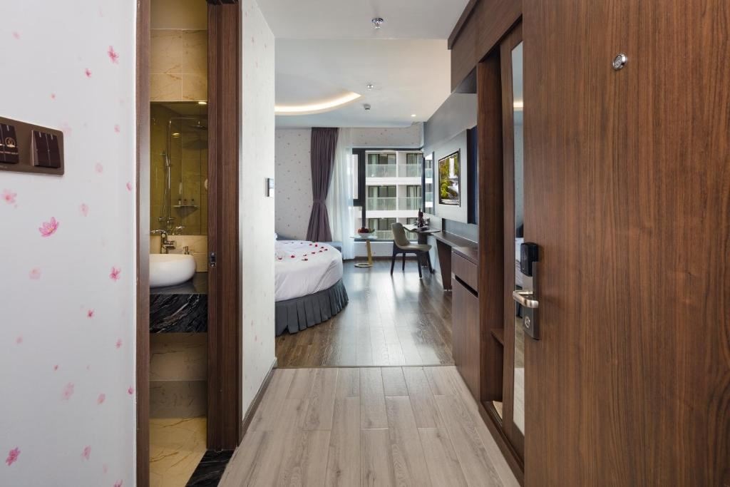 rooms-deluxe-honeymoon-partial-sea-view