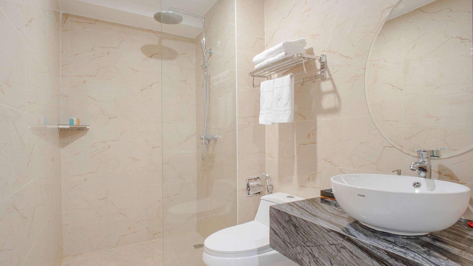 rooms-premier-deluxe-city-view-with-balcony-child-without-extra-bed