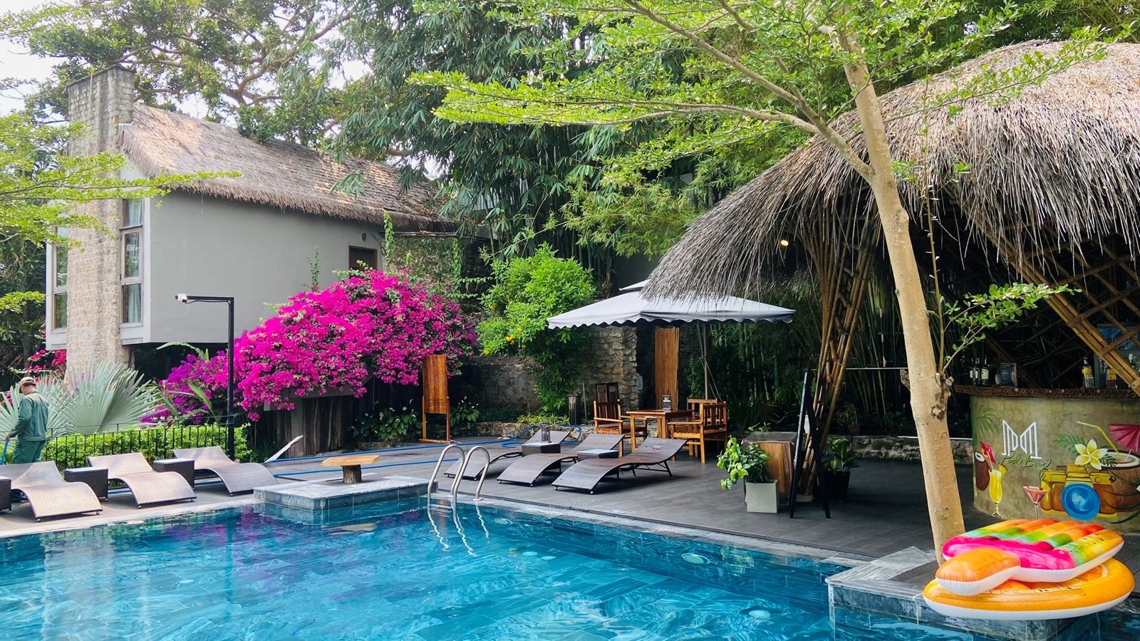 bars-tropical-pool-bar