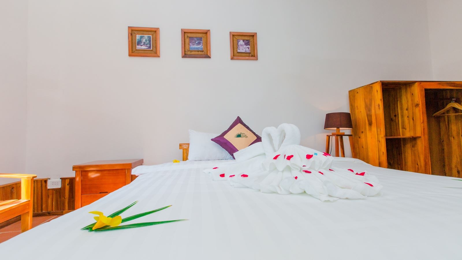 rooms-bungalow-garden-view