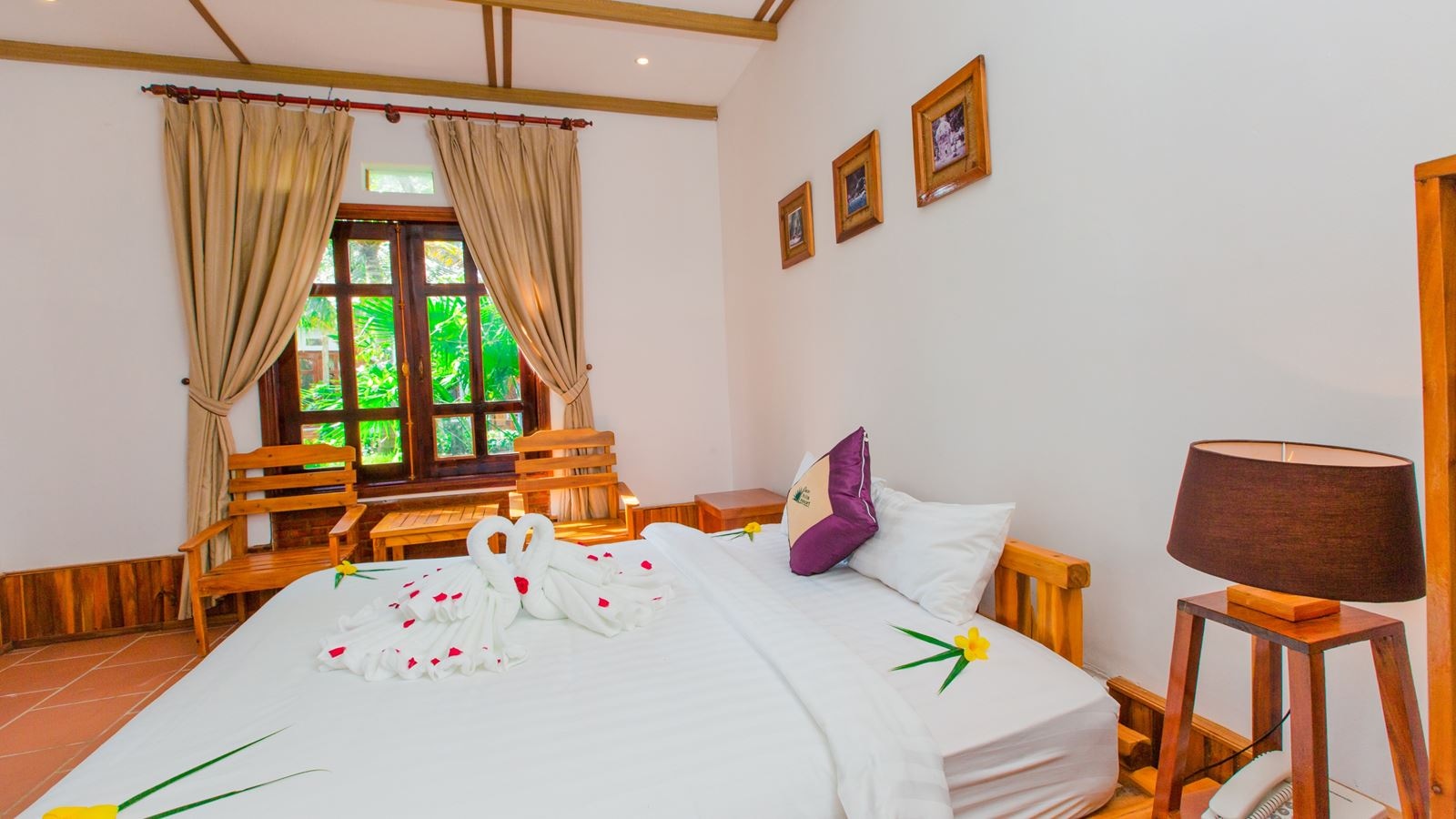 rooms-bungalow-pool-view