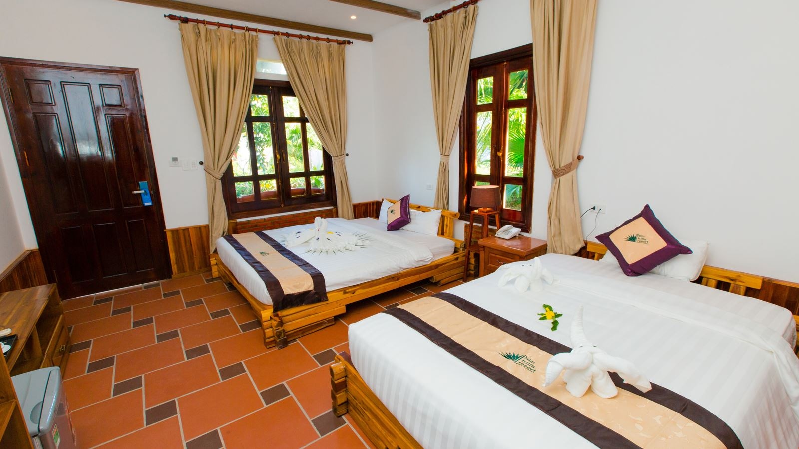 rooms-bungalow-family-pool-view