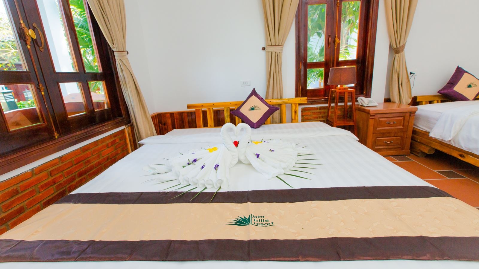 rooms-bungalow-family-pool-view