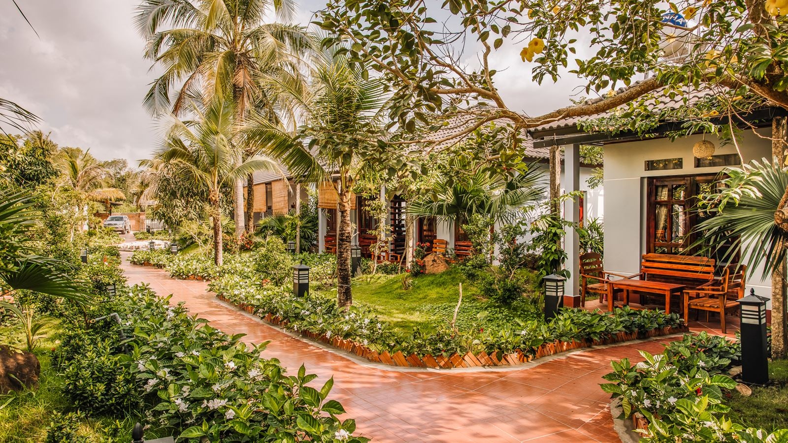 rooms-bungalow-garden-view