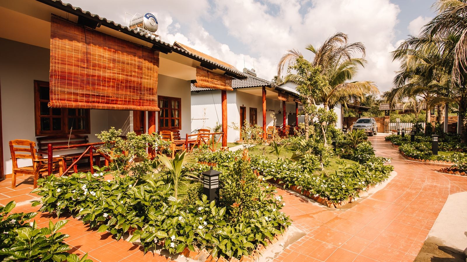 rooms-deluxe-room-garden-view