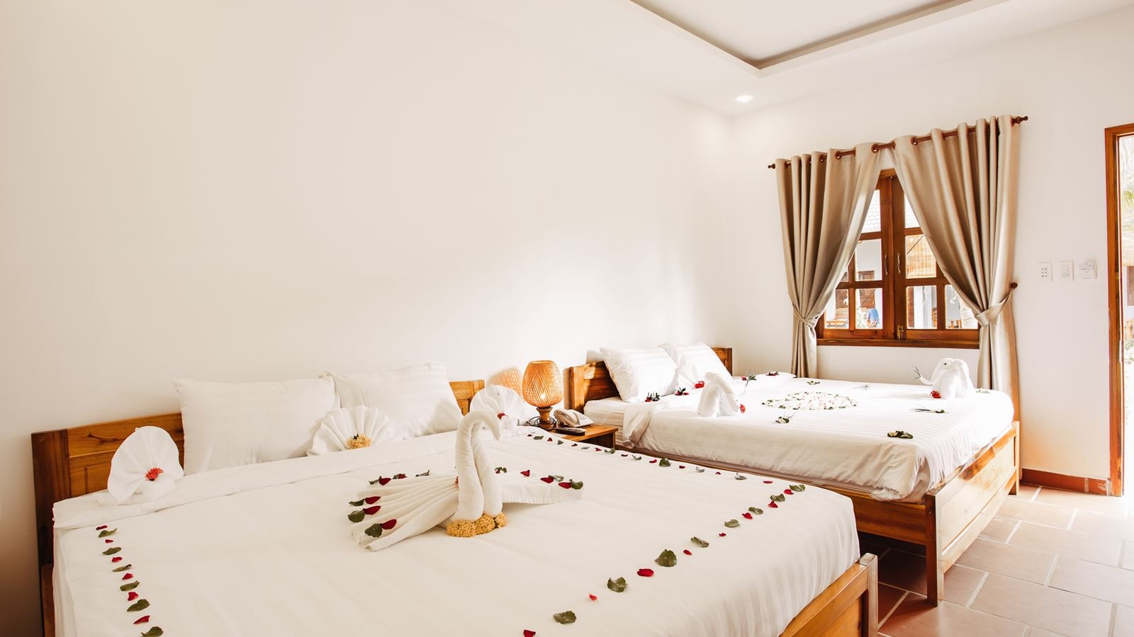 rooms-deluxe-family-garden-view