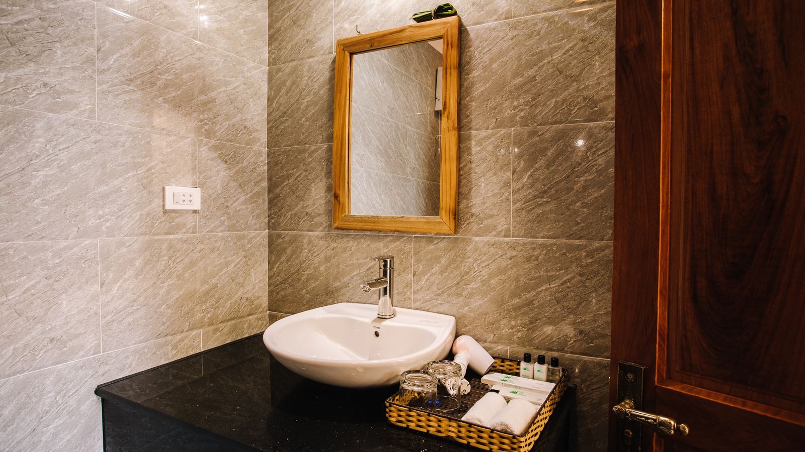 rooms-bungalow-pool-view