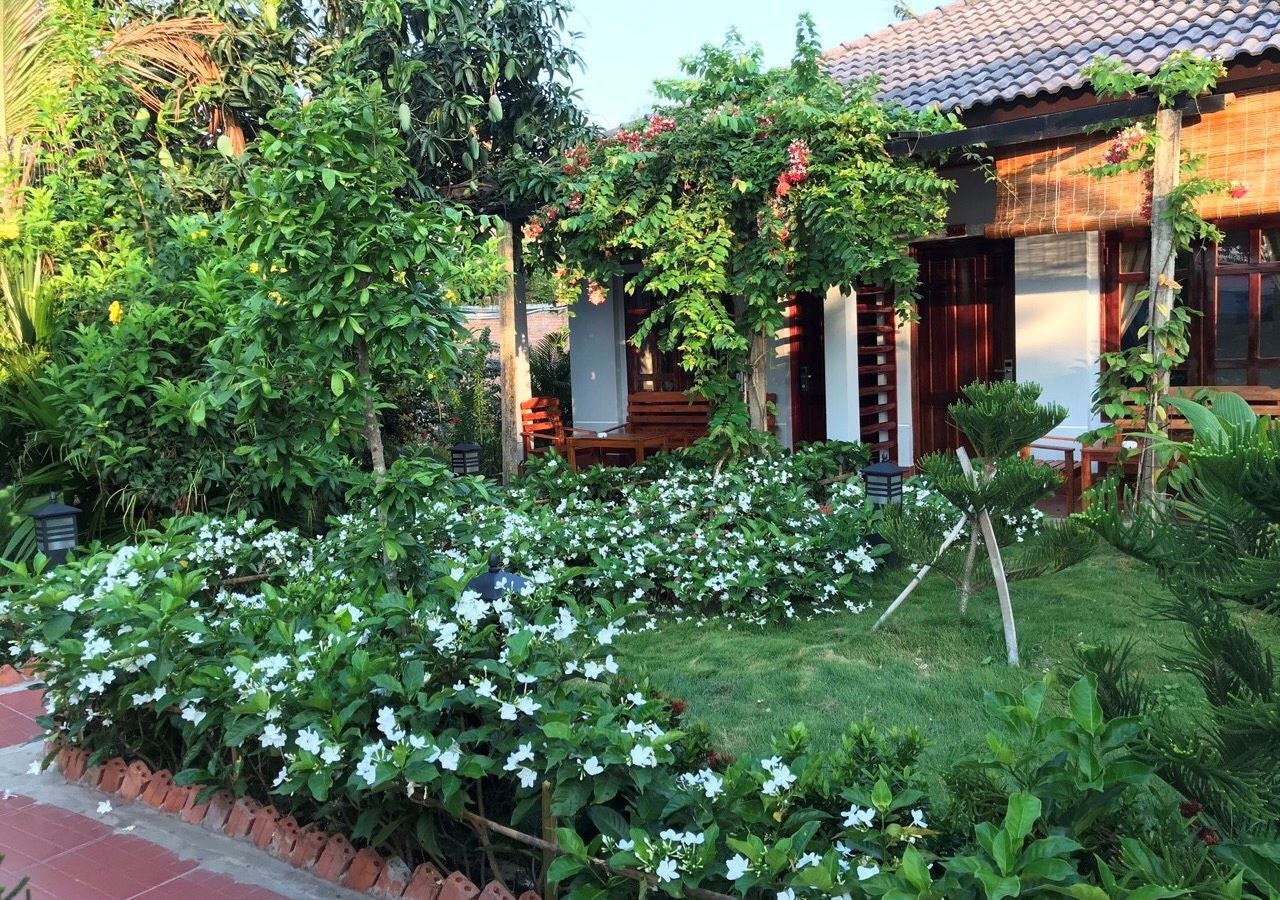 rooms-bungalow-pool-view