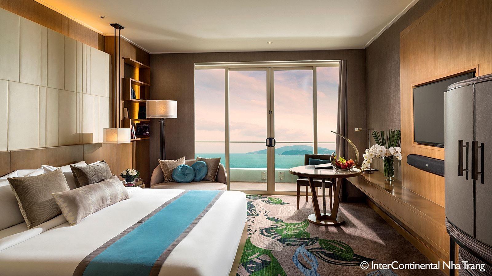 rooms-deluxe-room-ocean-view