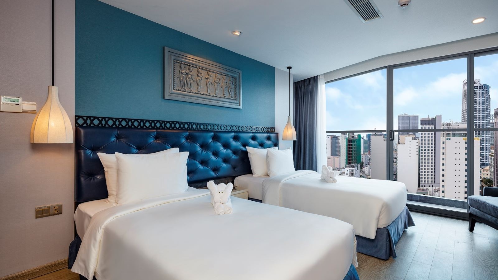 rooms-senior-balcony-city-view