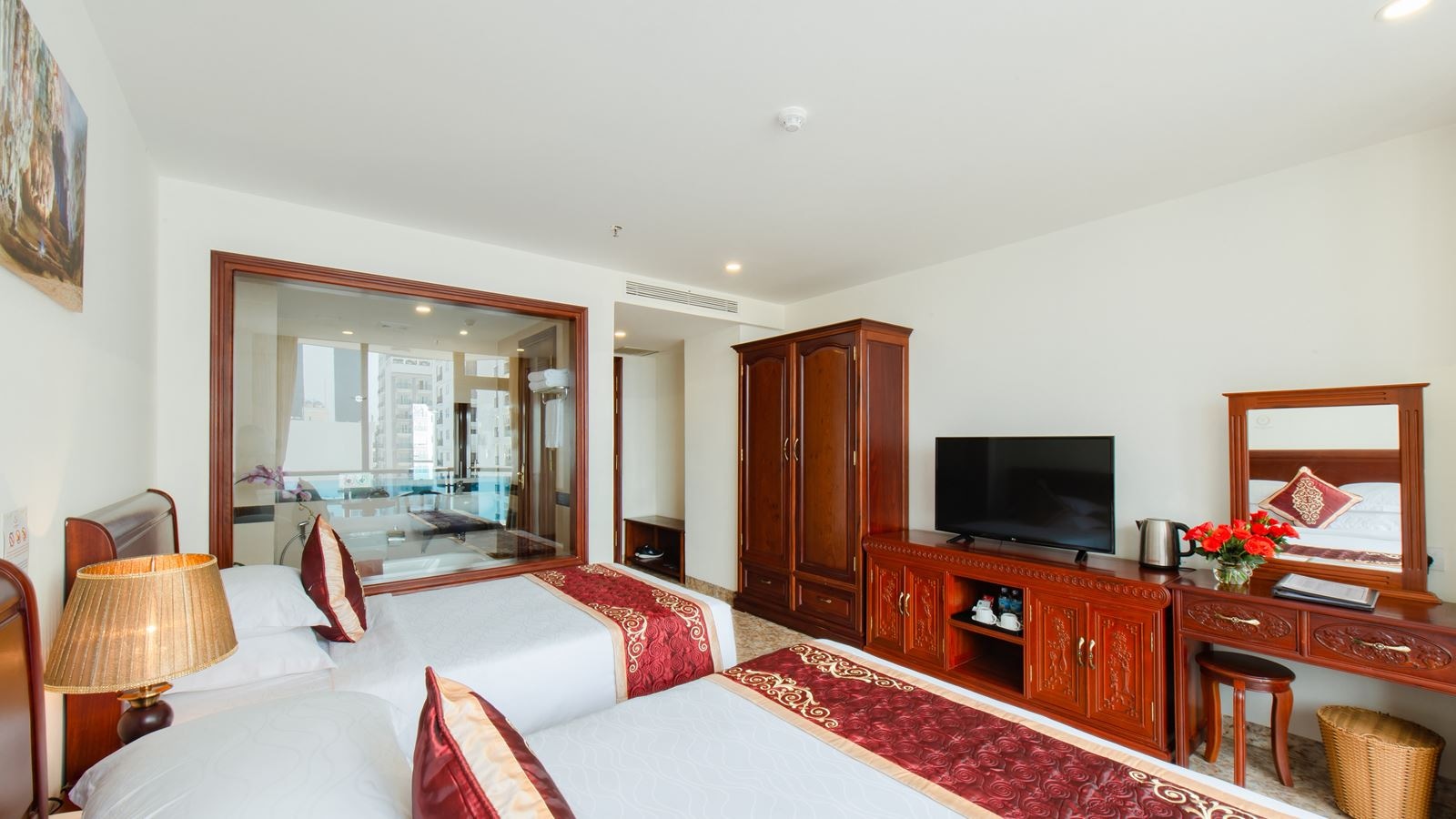 rooms-deluxe-balcony