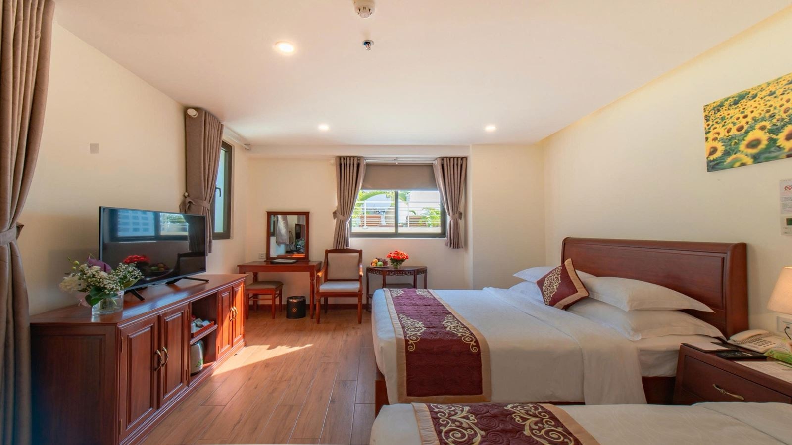 rooms-superior-balcony-city-view-child-with-extra-bed